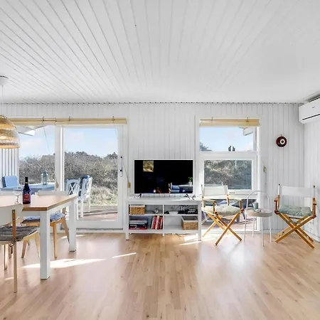 3 Bedroom Awesome In Feriehus